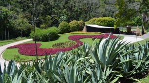 Conheça casa de Niemeyer com paisagismo de Burle Marx que abre em 2028