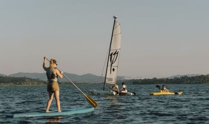 9 hotéis em SP com lagos e represas para praticar esportes aquáticos