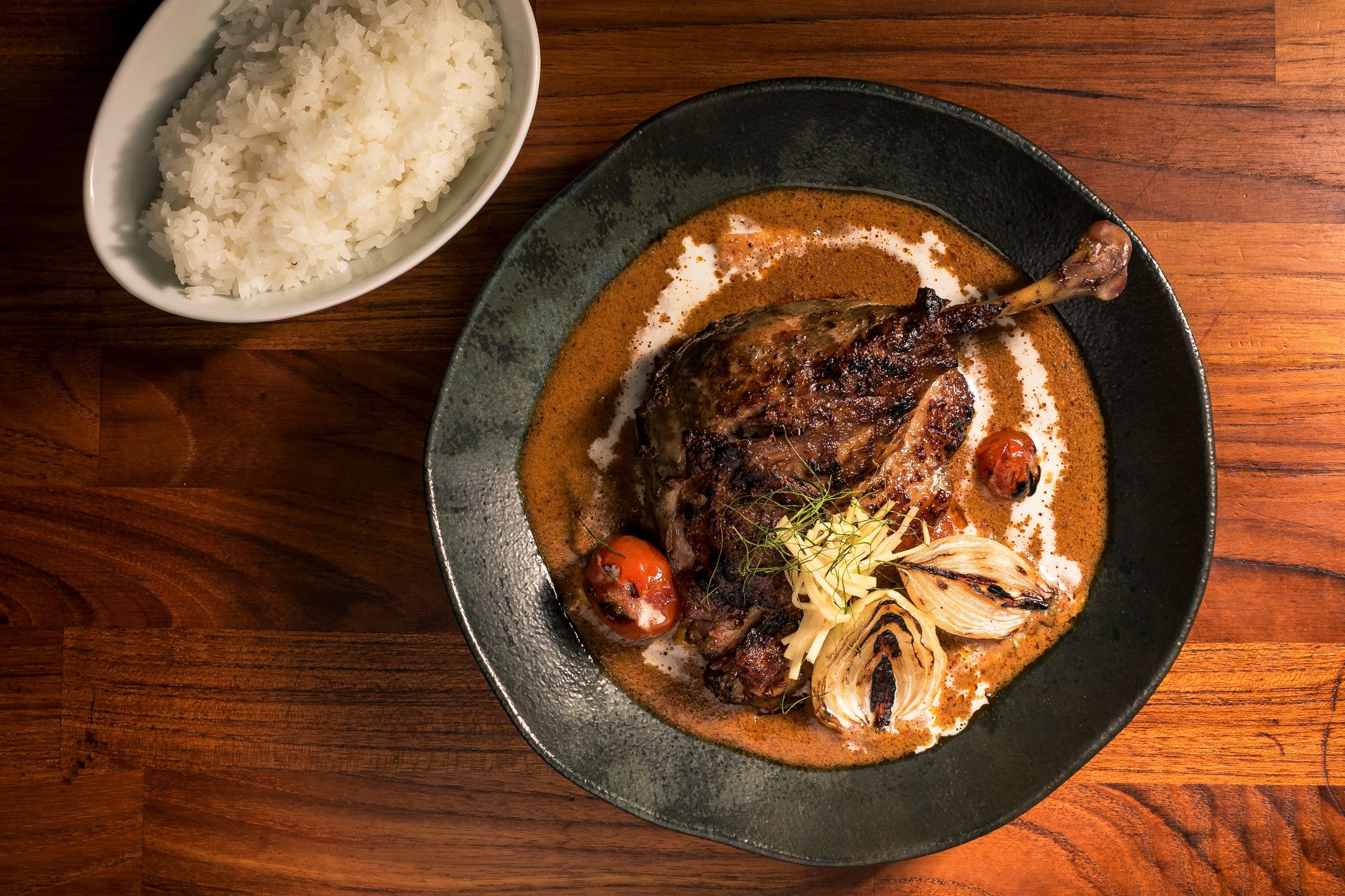 Curry vermelho com pato grelhado • Keiny Andrade