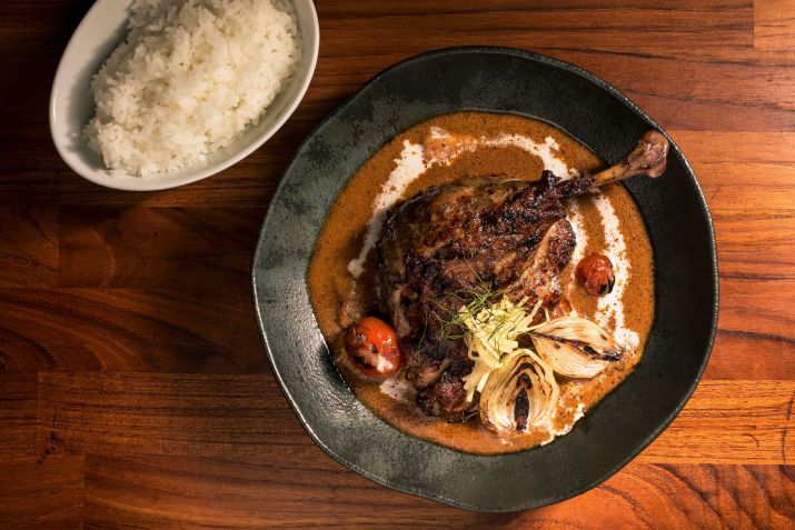 Curry vermelho com pato grelhado &bull; Keiny Andrade