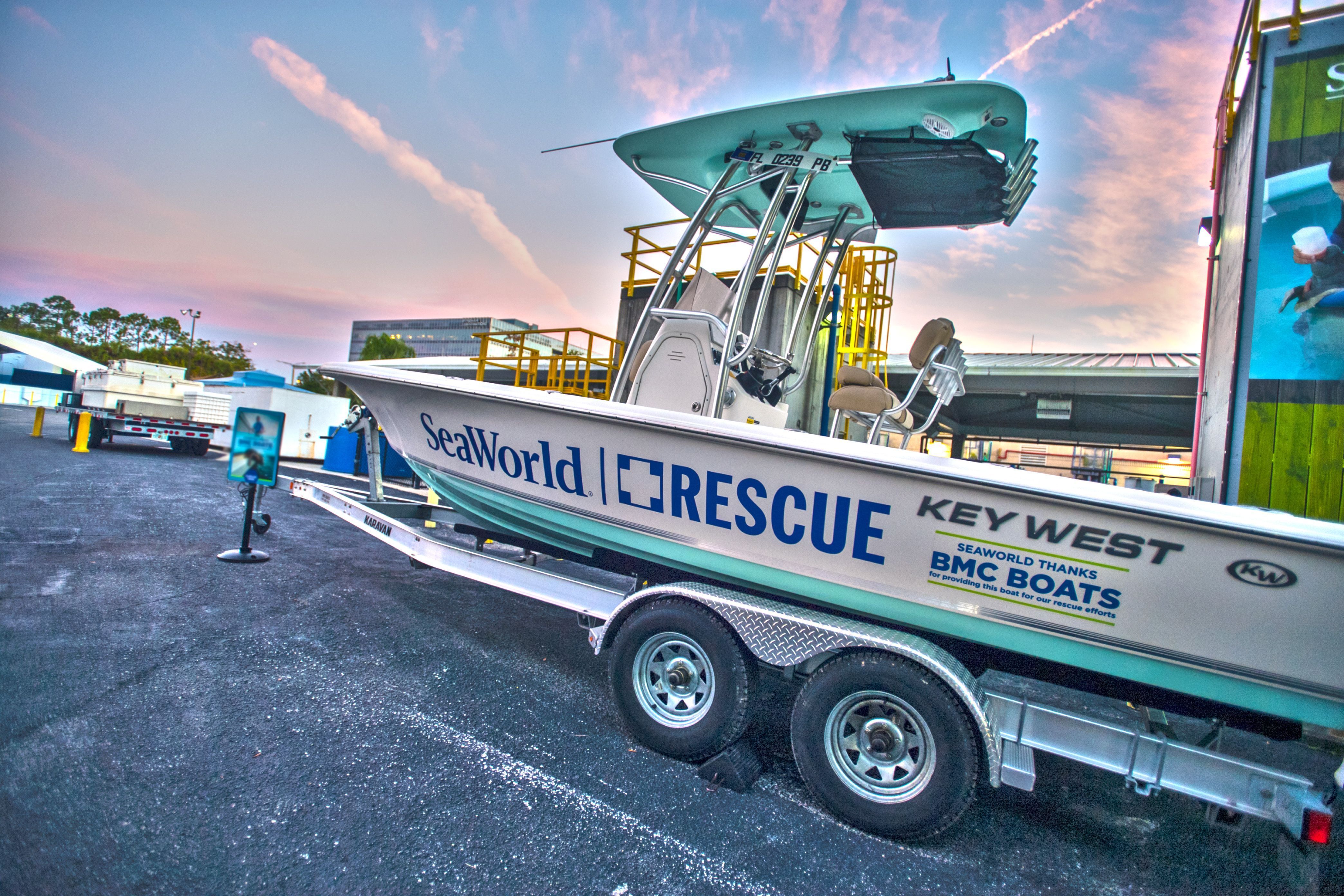 Barco usado para resgates marinhos na Flórida pode ser visto no tour pelo Centro de Resgate do SeaWorld • Divulgação