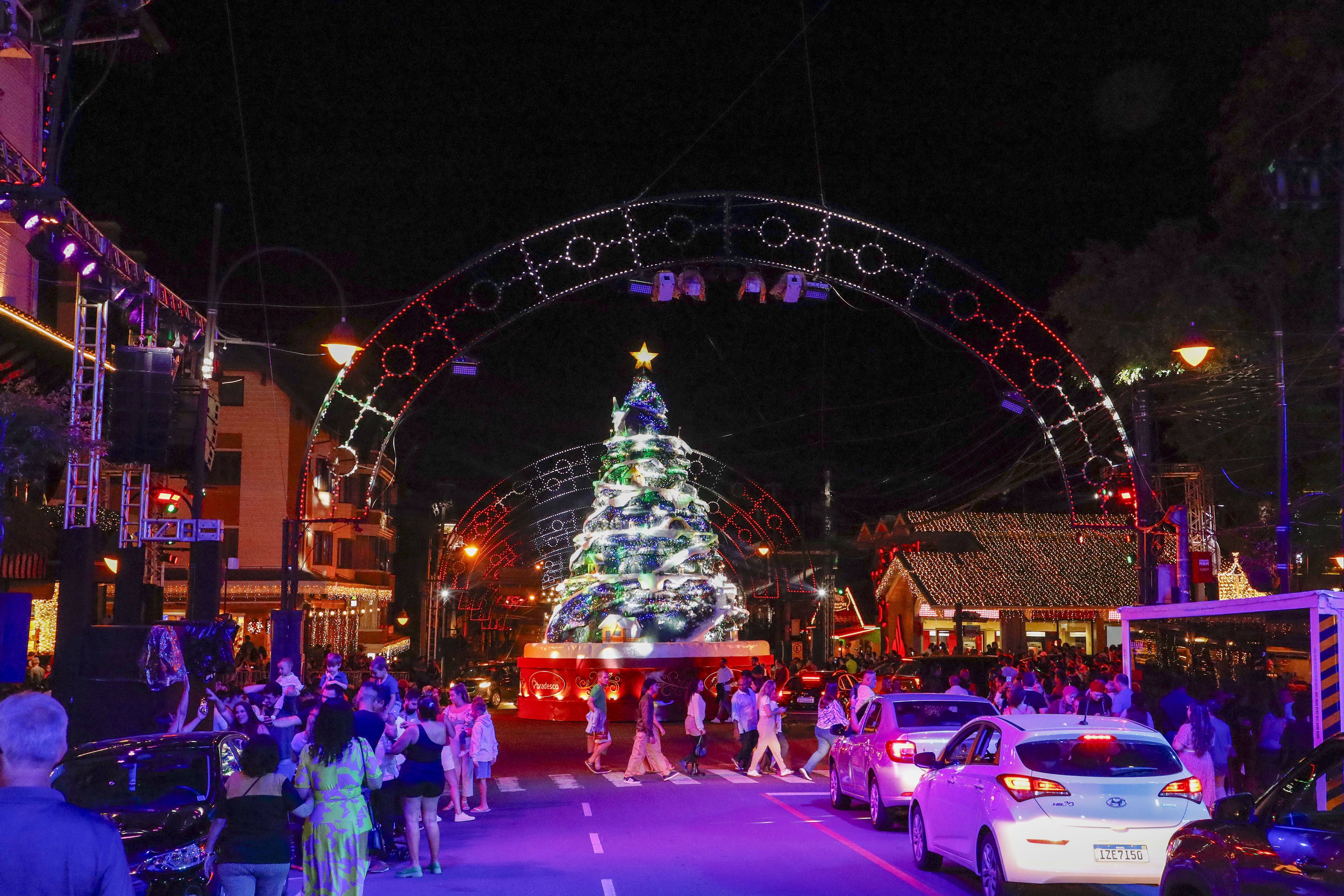 Natal Luz é um dos eventos mais aguardados de Gramado e o maior do tipo natalino do país • Cleiton Thiele/SerraPress