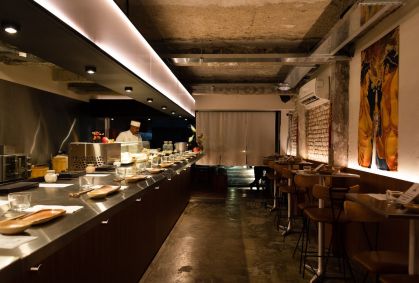 Você pagaria para comer em pé? Essa é a proposta do Standing Sushi Bar