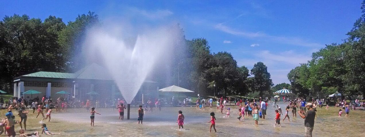 Boston Common Frog Pond tem jatos d'água no verão • Divulgação/The Boston Common Frog Pond