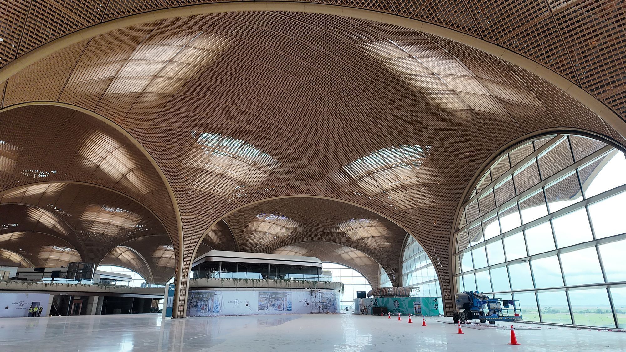Novo aeroporto de Phnom Penh: tetos curvados
