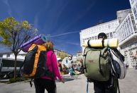 Entenda por que jovens se arriscam para viajar de graça pelo mundo