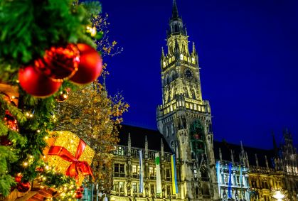 Trem leva passageiros a mercados de Natal entre Itália e Alemanha