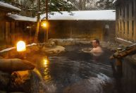 Nudez completa: como é visitar fonte termal no Japão