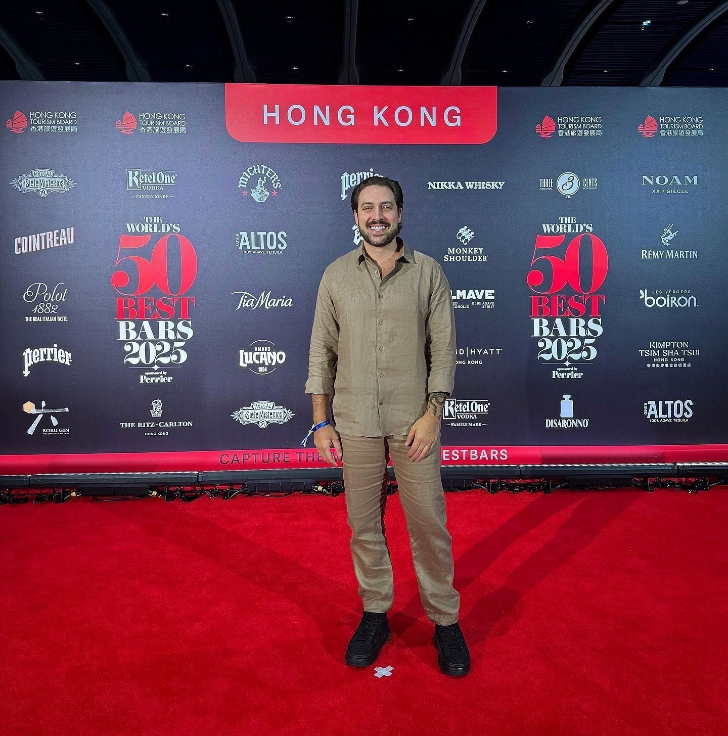 Nicholas Fullen na festa de premiação do The World's 50 Best Bars que aconteceu em Hong Kong no início de outubro • Acervo pessoal