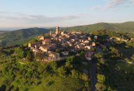 Vila na Toscana paga 20 mil euros para pessoas se mudarem para lá