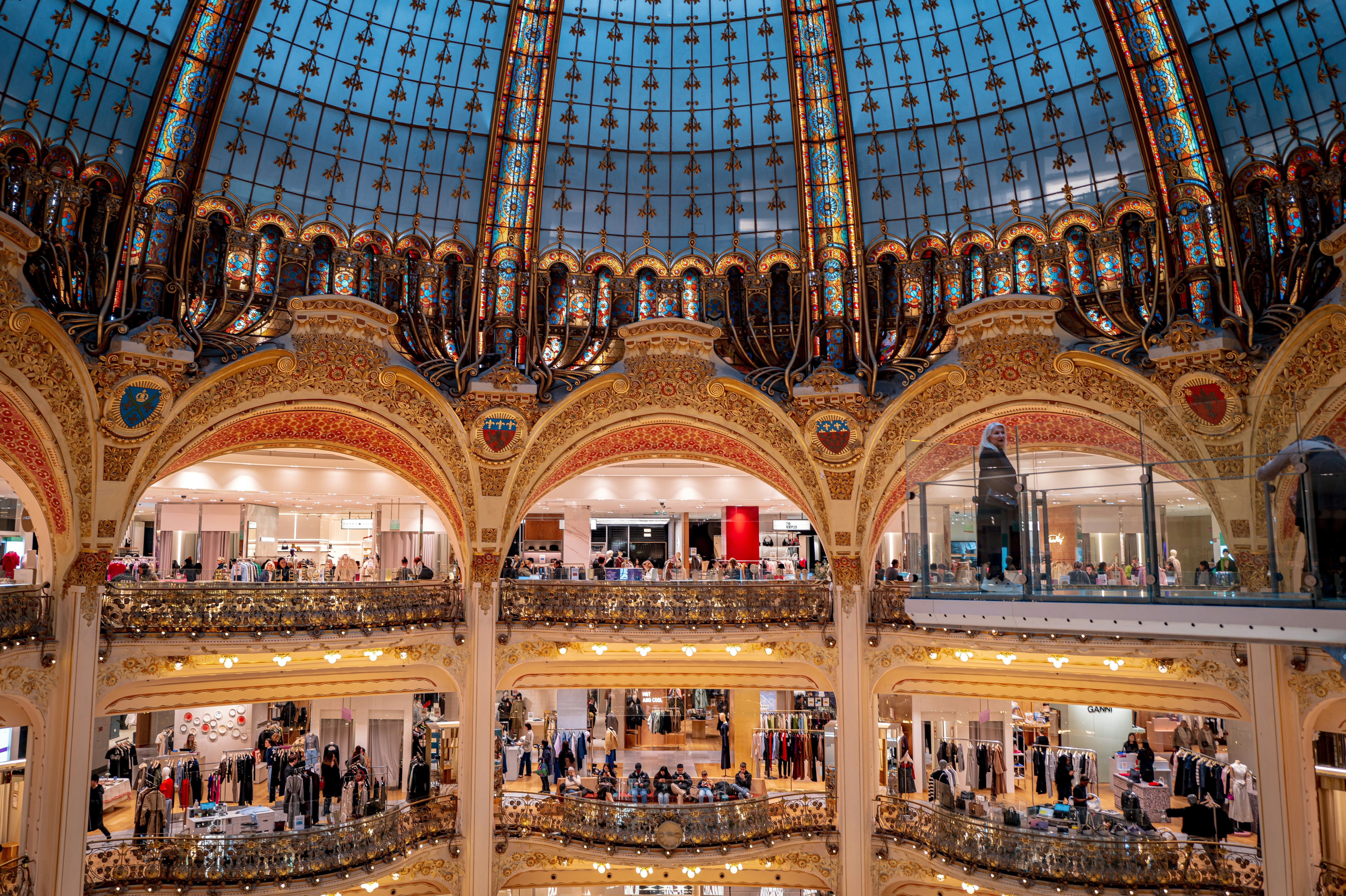 Galeries Lafayette terá Natal 2025 com tema "O Mais Belo dos Presentes" • Unsplash