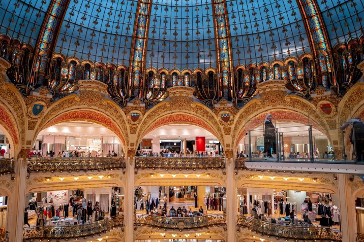 Galeries Lafayette terá Natal 2025 com tema "O Mais Belo dos Presentes" • Unsplash