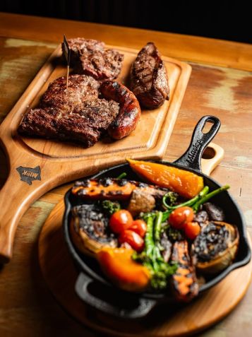 Parrillada del Sur do MLBK leva entrecot, filé mignon, picanha e linguiça artesanal • Instagram/MLBK