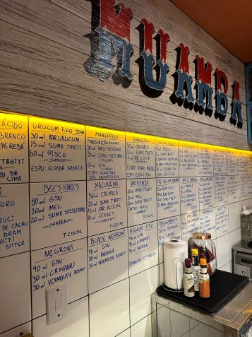 Parte interna do Muamba Bar • Divulgação