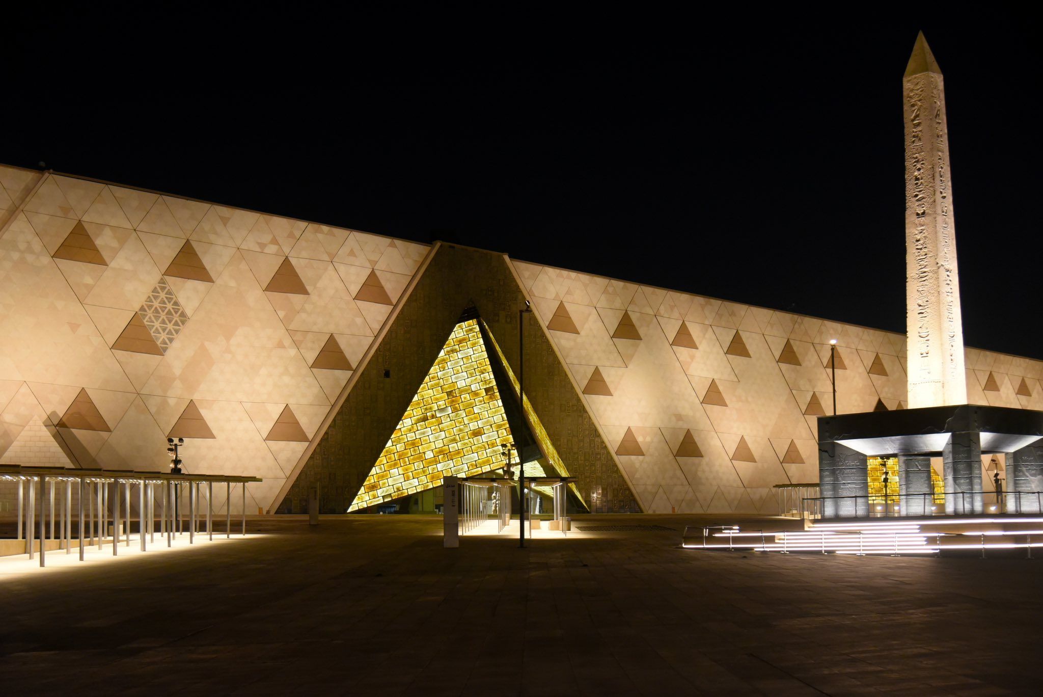 Grande Museu Egípcio abre as portas para o público após 20 anos em construção