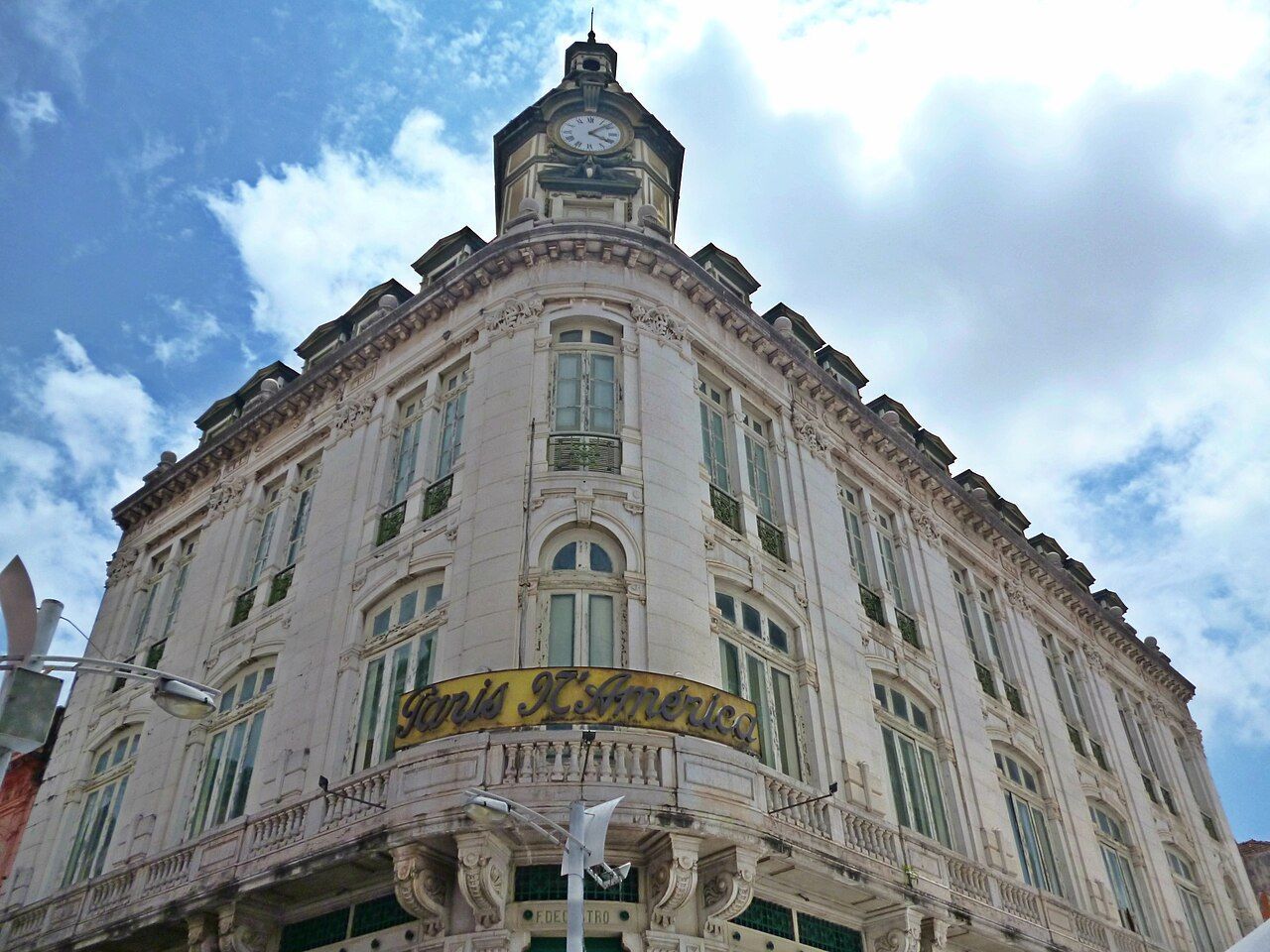 Casa Comercial Paris N'América é inspirada na Galeries Lafayette • Henrique Figueira/Wikimedia Commons