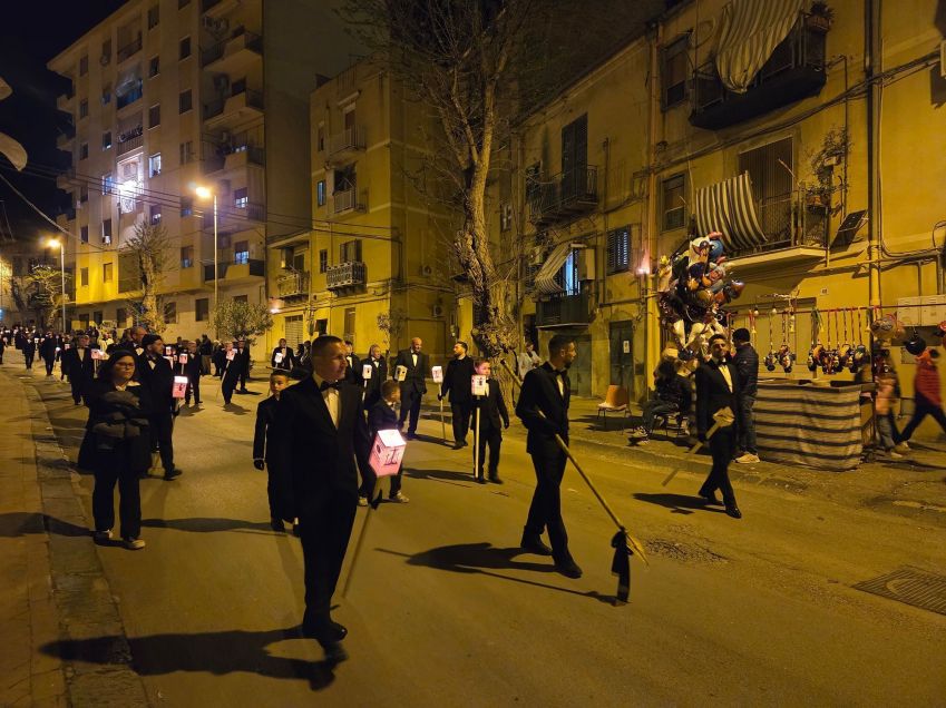 A Real Maestranza começou como um exército privado na Idade Média. Hoje, é um conjunto de grupos que representam diferentes profissões • Julia Buckley/CNN
