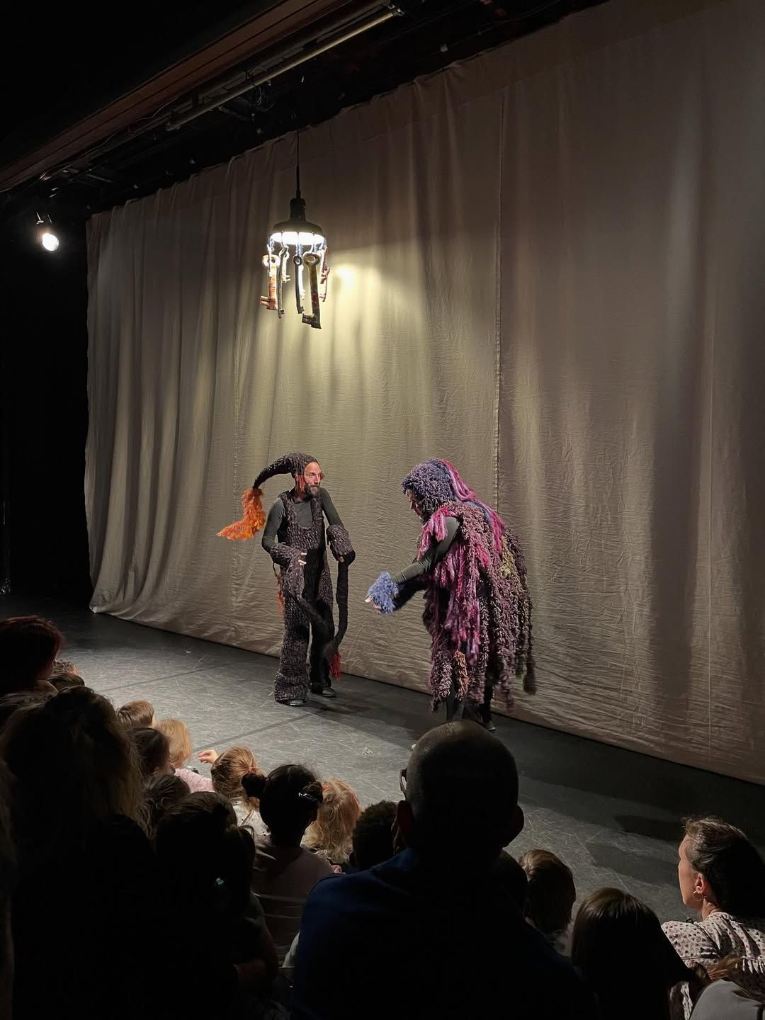 Programação tem atividades com teatro, dança, contação de histórias e circo • Instagram/Théâtre de la Licorne