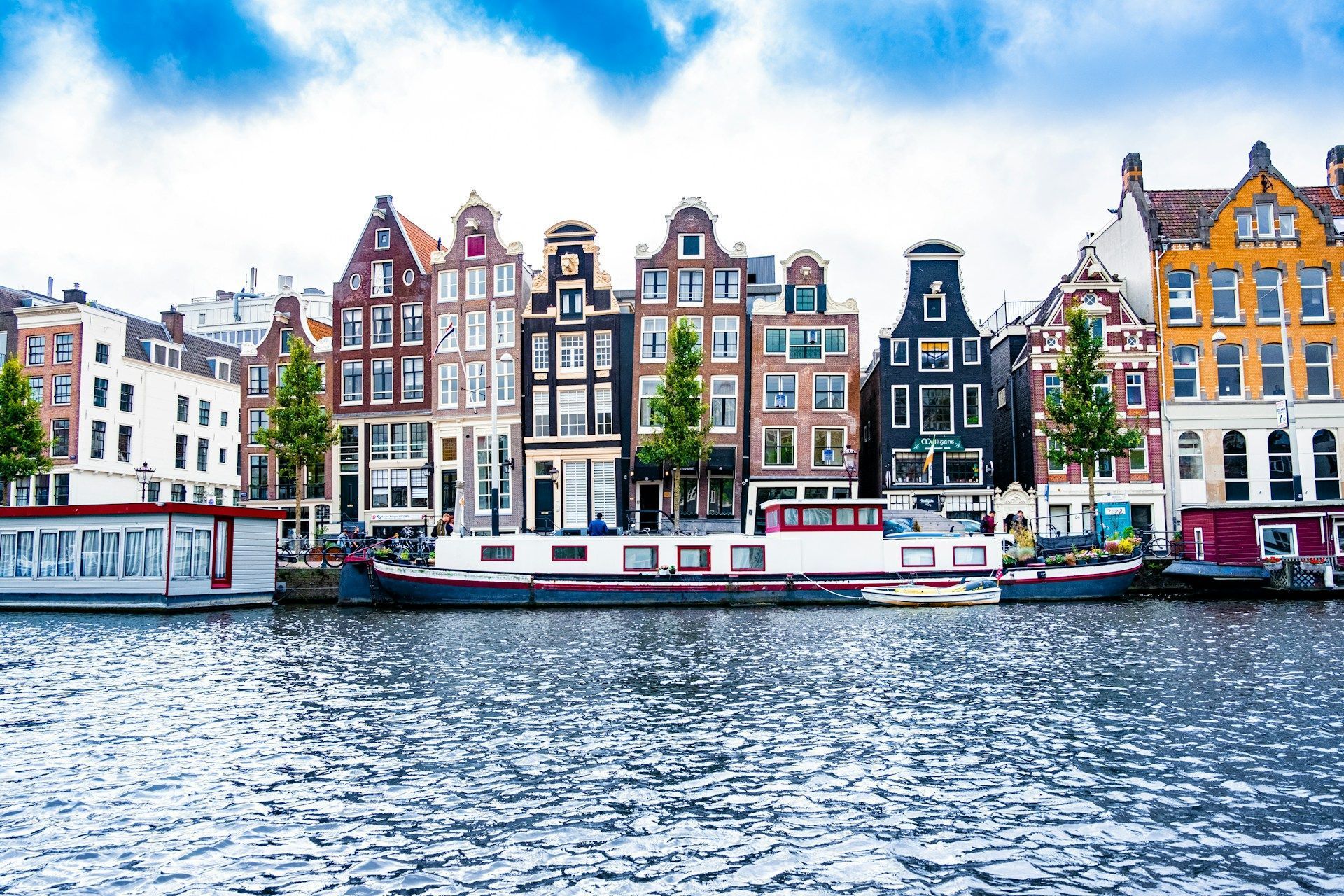 Vista para um dos canais de Amsterdã