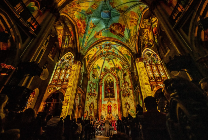 "Catedral de Luz" destaca a beleza de igreja símbolo de Curitiba; conheça