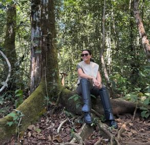Daniela Filomeno em trilha na Floresta Nacional de Carajás