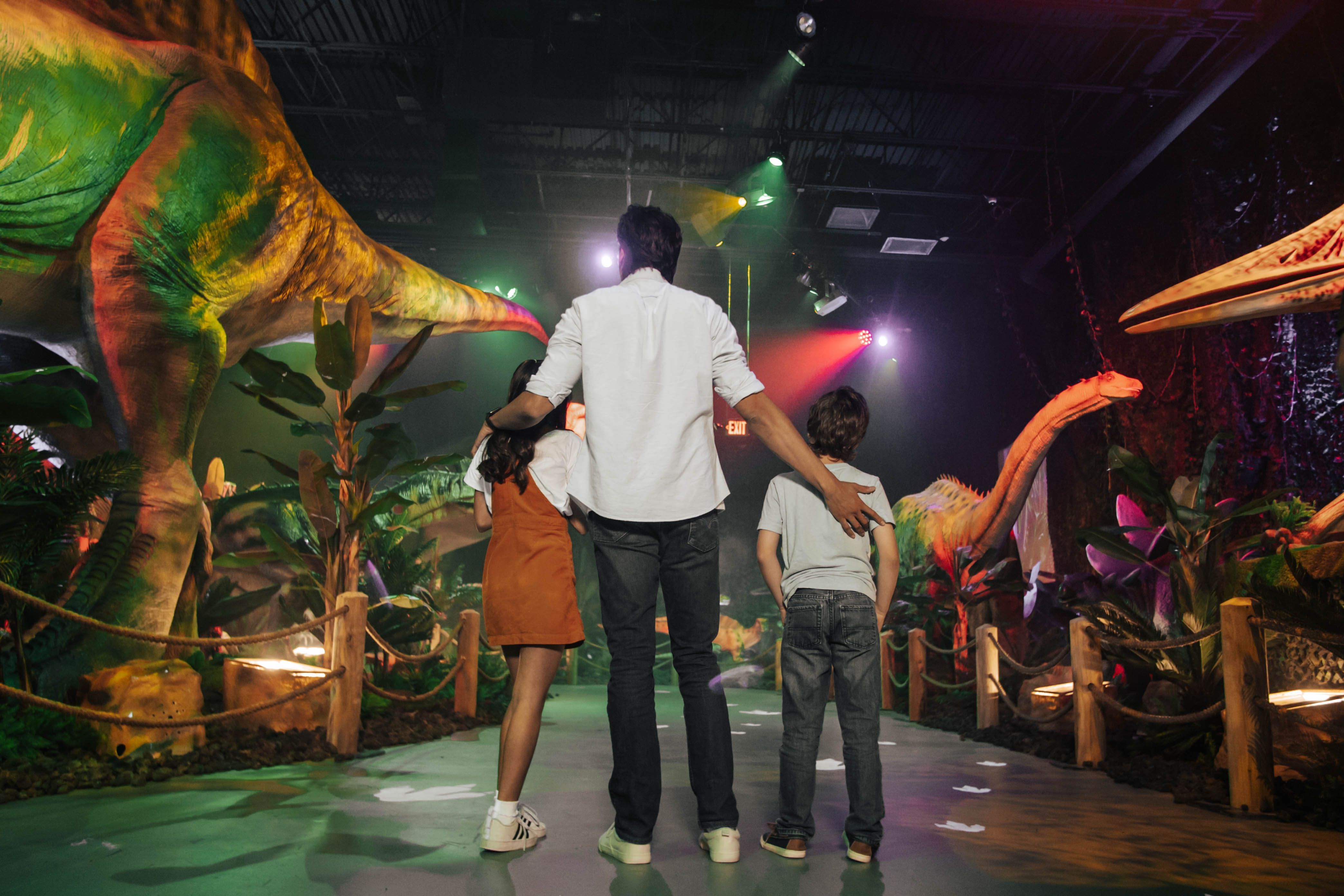 Experiência imersiva apresenta espécies de dinossauros, como T-Rex, Velociraptor e Suchomimus • Divulgação/Fever