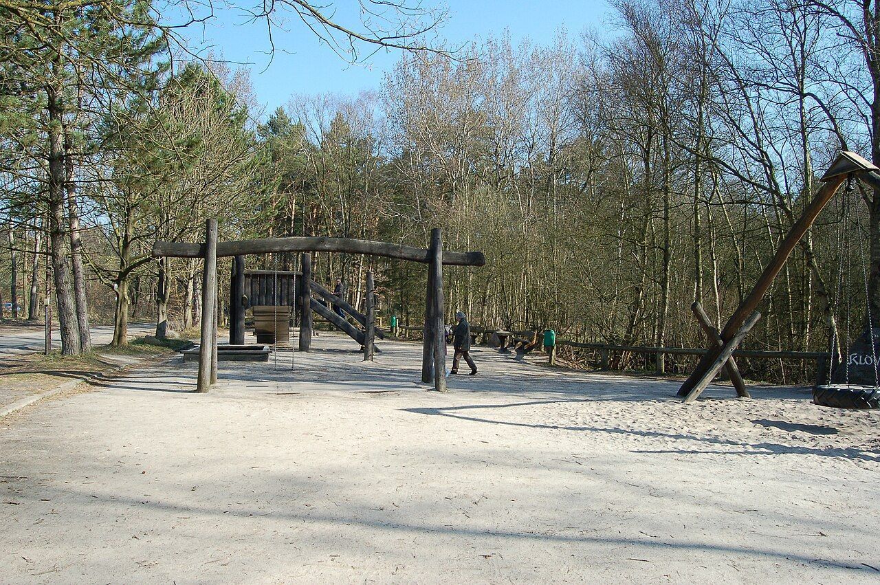 Floresta de Klövensteen fica a apenas 18 km do centro de Hamburgo • Wikimedia Commons