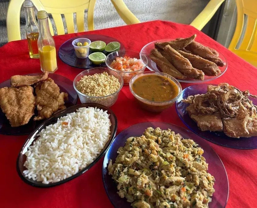 Bar e Restaurante da Elzira é famoso por seu peixe frito, sempre crocante e sequinho • Divulgação