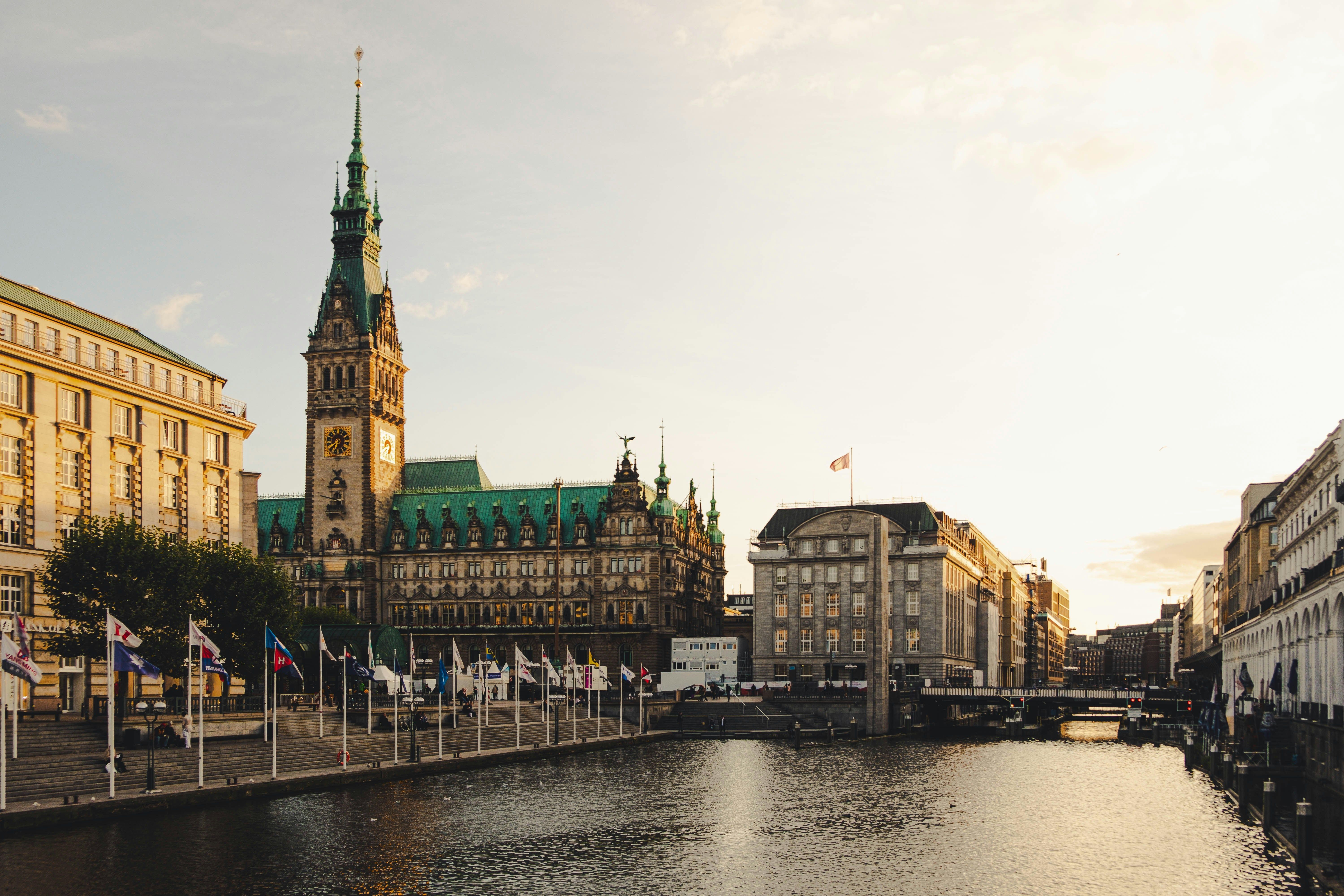 A foto retrata a cidade de Hamburgo, na Alemanha