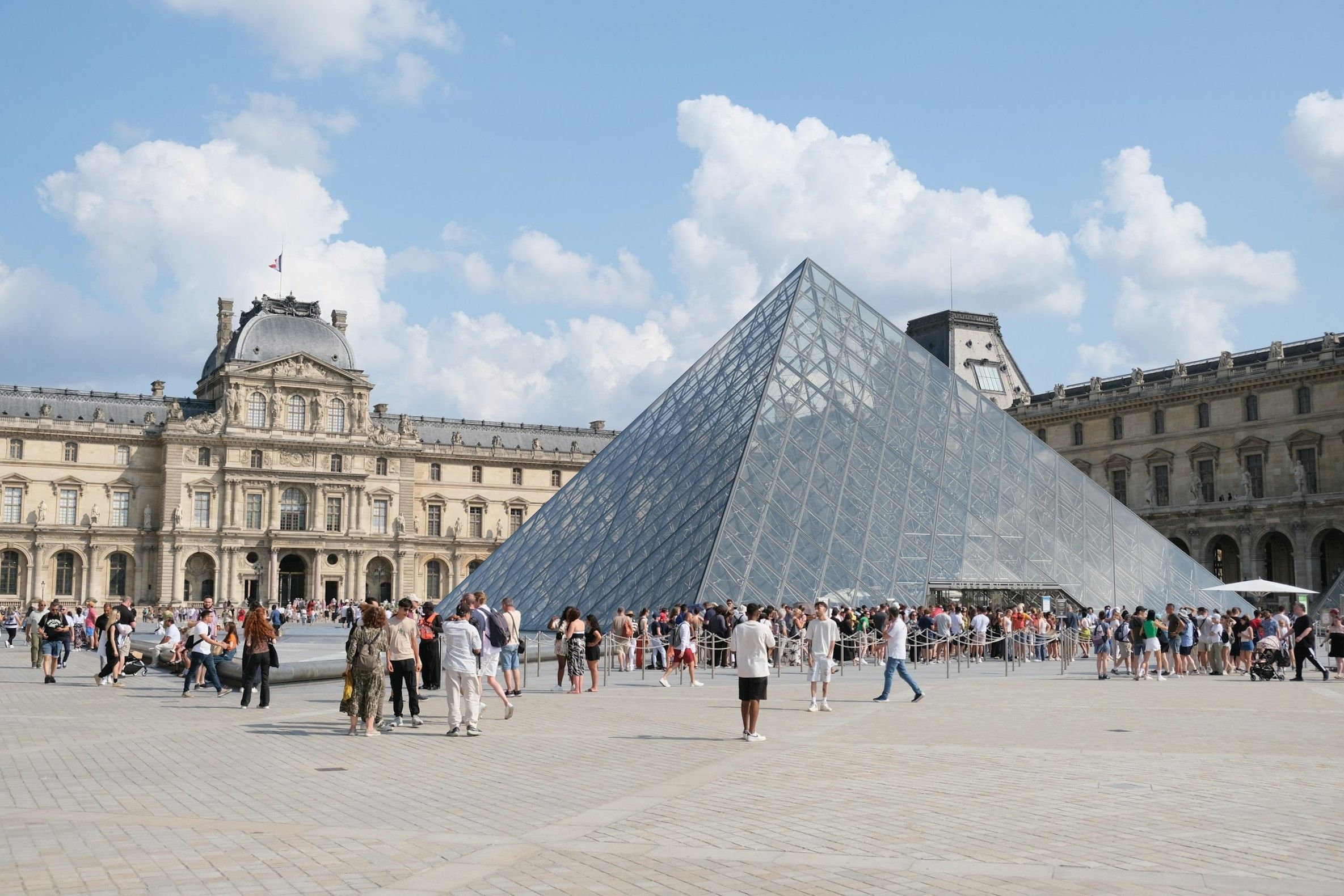 Exterior do Museu do Louvre