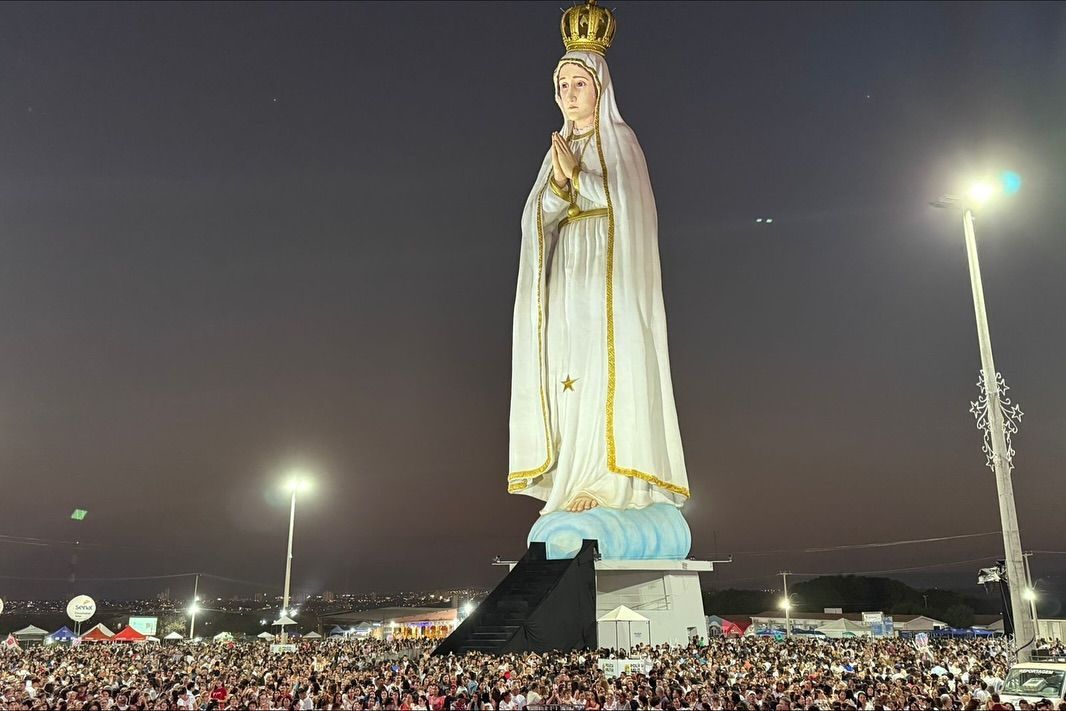 estátua de nossa senhora de fátima, no Crato (CE)