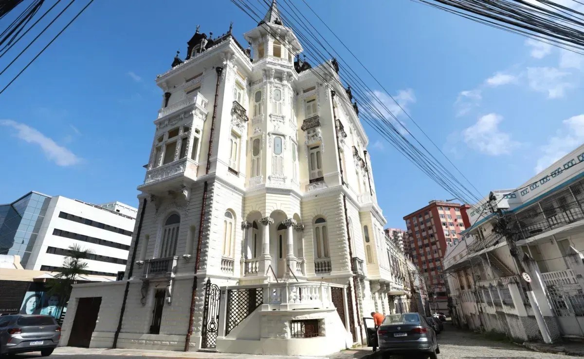 Palacete Bolonha foi tombado como patrimônio histórico e paisagístico do Pará • Paula Lourinho/Agência Belém