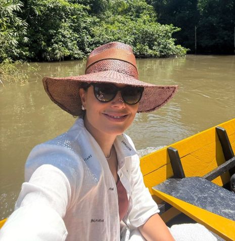 Passeio de canoa em igarapé é uma das vivências na Fazenda São Jerônimo • CNN Viagem & Gastronomia