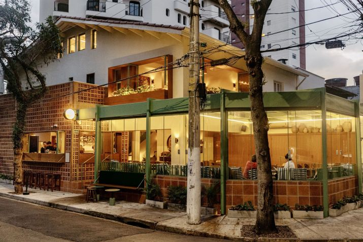 Fachada d`A Casa da Esquina • Thays Bittar