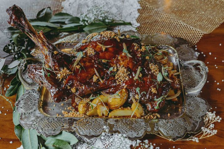 Animus oferece pernil de cordeiro assado com molho de laranja e pimenta-de-cheiro • Thays Bittar