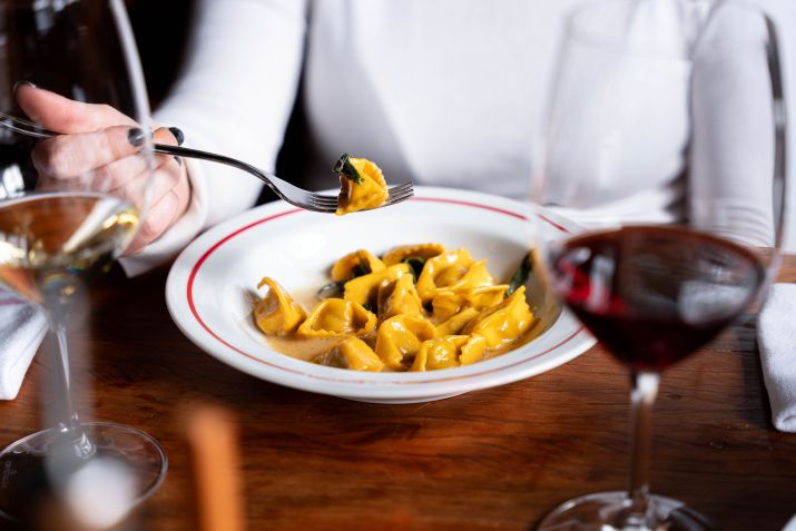 Bar Europa abre as portas com massas, pizzas individuais, bar de crudo e ambiente badaladíssimo • Divulgação