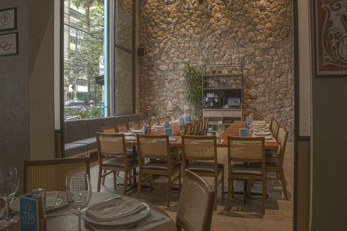 Corrientes 348 tem opções de pacotes e salas privativas para celebrações de fim de ano • Mario Ferraz