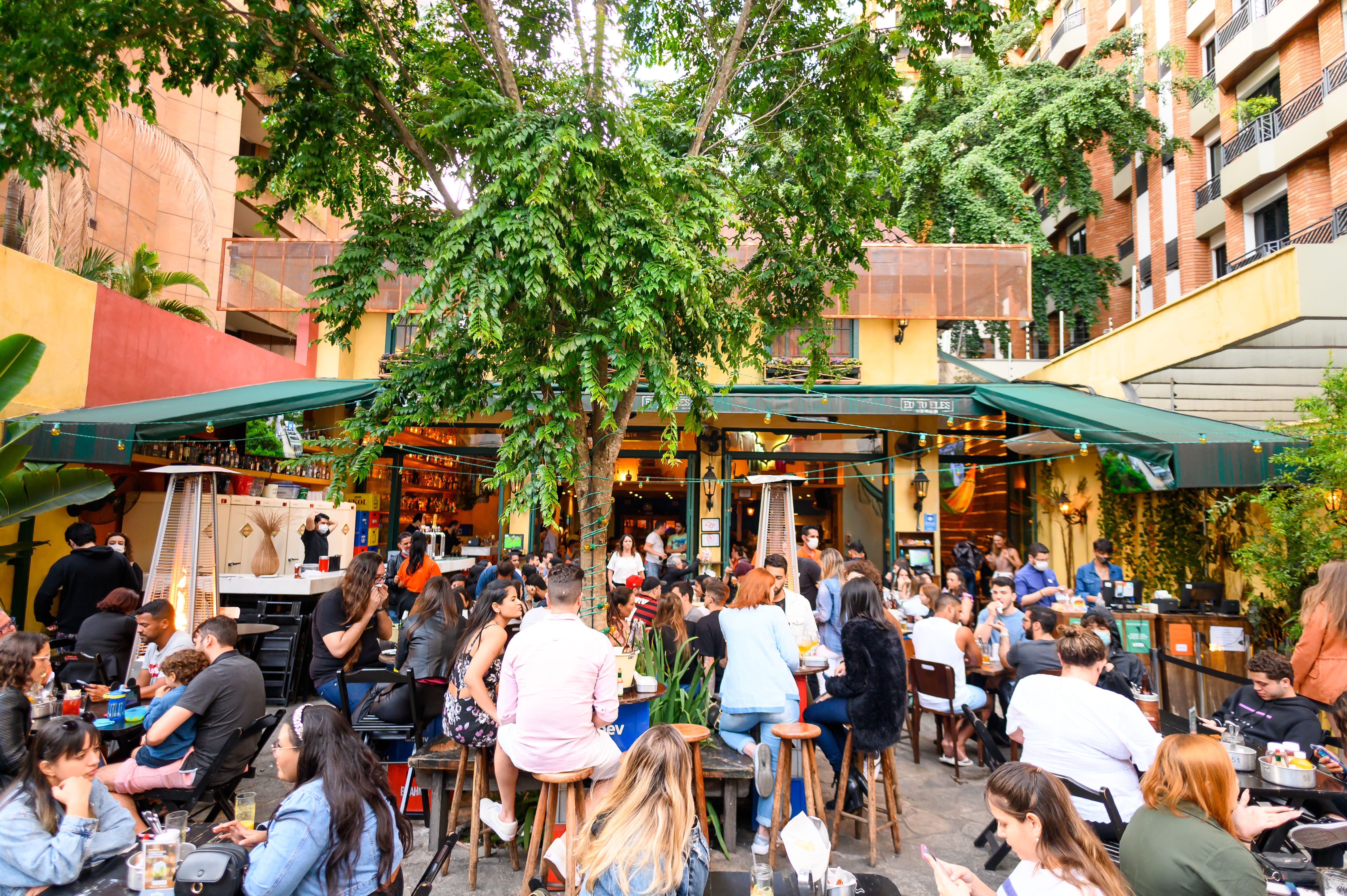 Eu Tu Eles da Paulista prepara festa de Réveillon open bar com DJ e grupo de samba • Divulgação