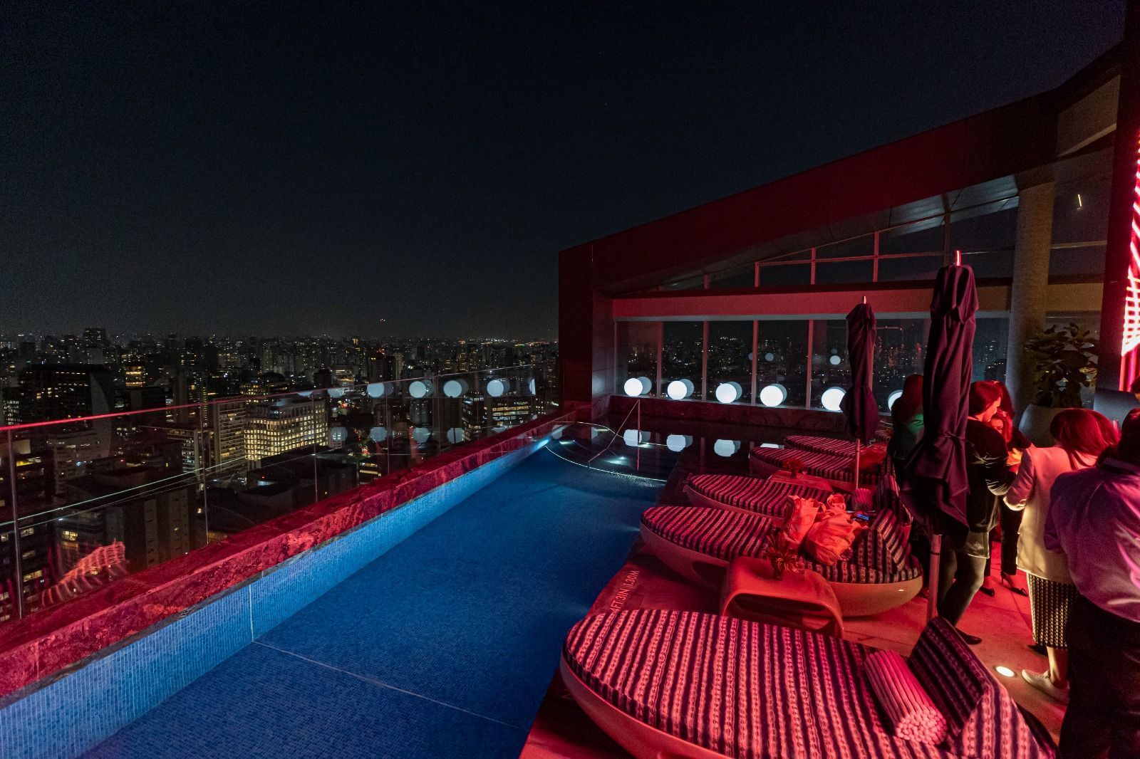 Rooftop L40 prepara festa com DJ e open bar para virada do ano • Divulgação