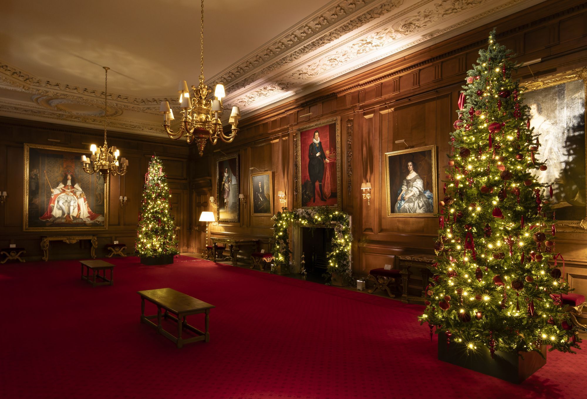 Decoração de Natal em um dos cômodos do Palácio de Holyrood, na Escócia • © Royal Collection Enterprises Limited 2025 | Royal Collection Trust. Fotógrafa: Jane Massey