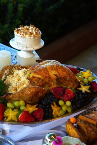 Peru com farofa natalina é um dos itens para encomenda no buffet da chef Andrea Tinoco • Divulgação