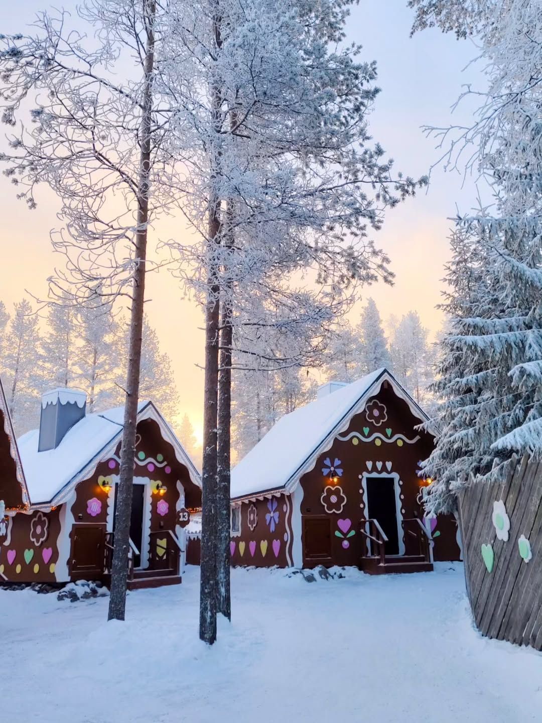 Cabanas e restaurante na Vila do Papei Noel • Instagram/Piparina