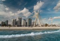 Surfe em SP? Capital ganha clube com piscina de ondas e praia urbana