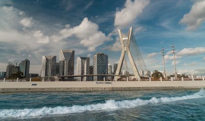 Surfe em SP? Capital ganha clube com piscina de ondas e praia urbana