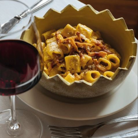 Com mais de 100 anos de história, Taverna Trilussa fica no bairro de Trastevere • Instagram/Taverna Trilussa