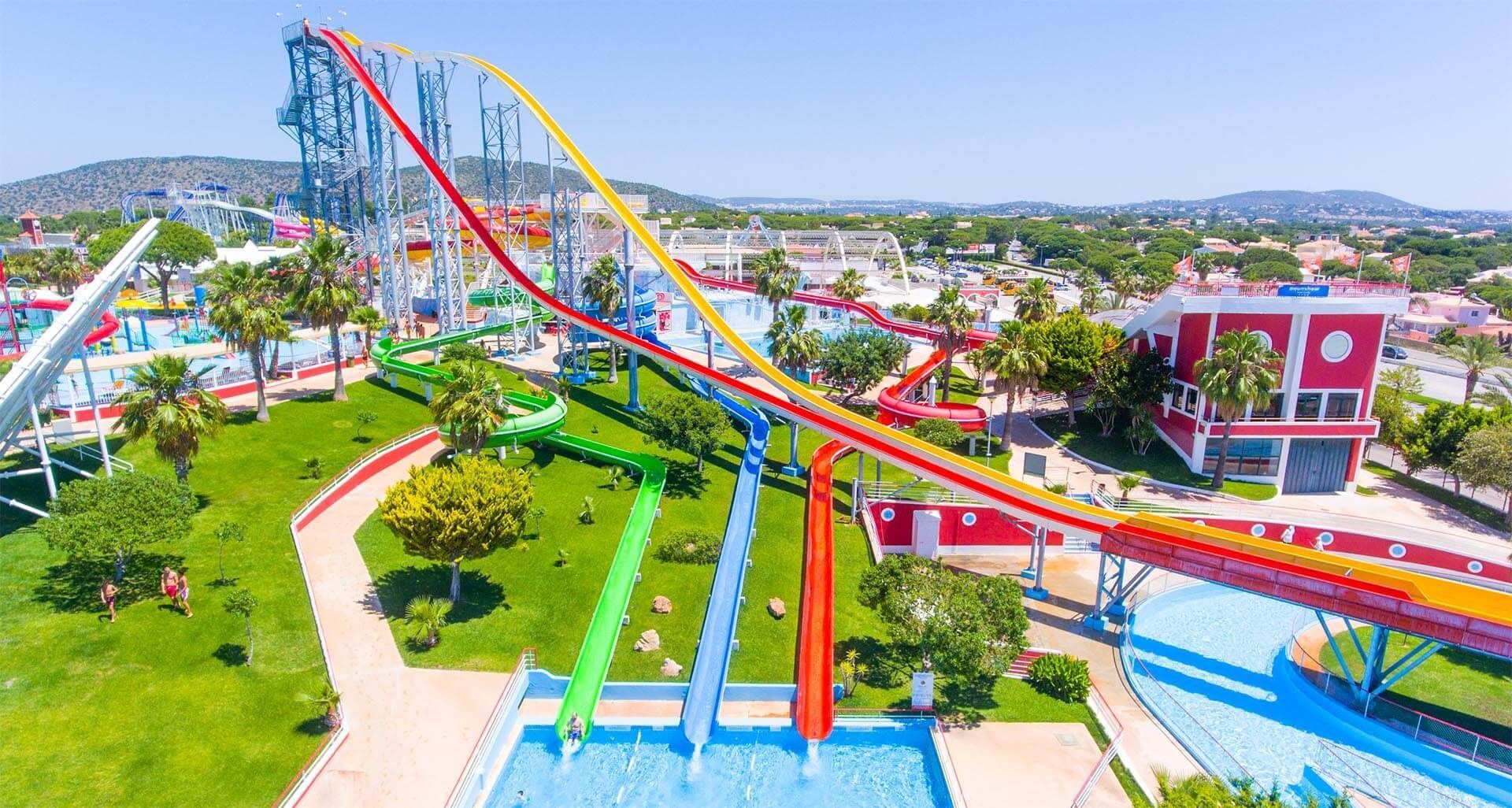 Aquashow Park conta com brinquedos molhados, estrutura coberta e hotel • Divulgação/Aquashow Park