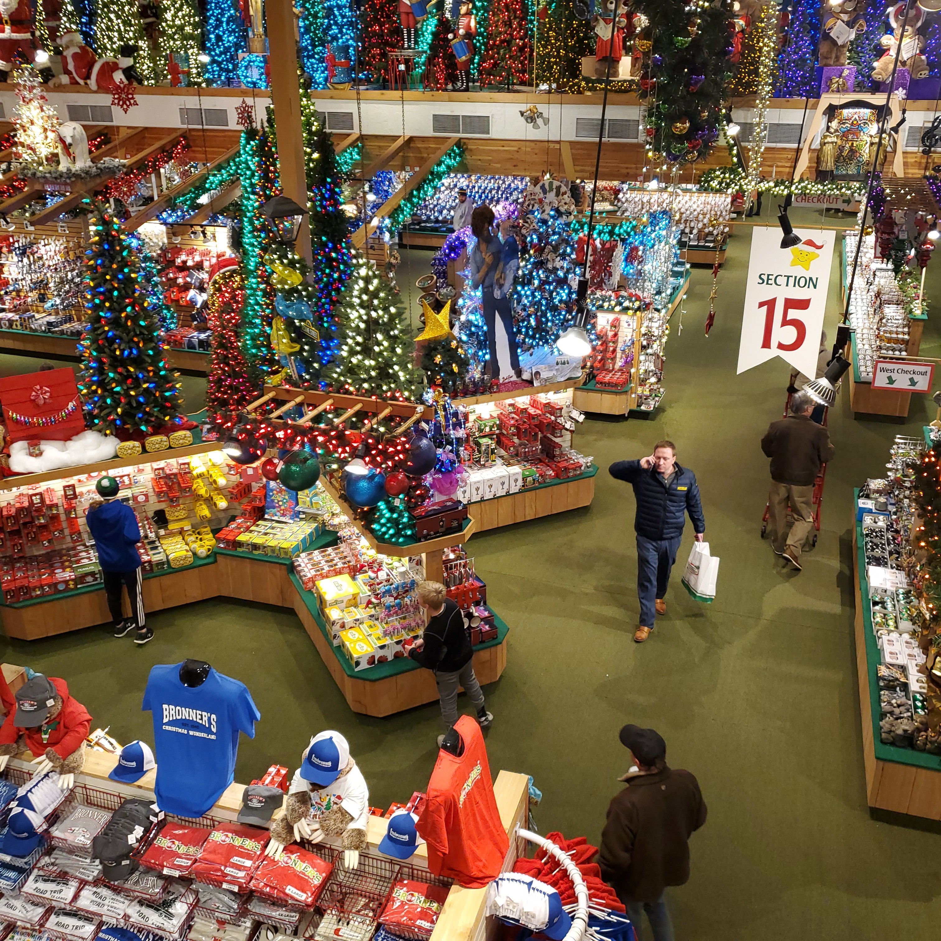 Interior da maior loja de presentes de Natal do mundo, nos Estados Unidos