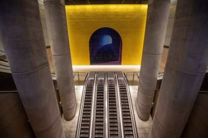 Interior da estação de metrô Gadigal, em Sydney, na Austrália