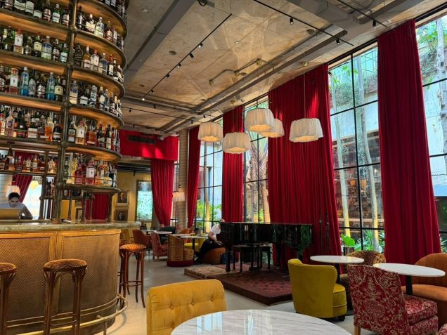 Espaço do bar do Mata Città que, além de drinques autorais, tem itens exclusivos do cardápio • CNN Viagem&Gastronomia