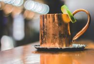 Aprenda a fazer 5 coquetéis para brindar o verão e as festas de fim de ano